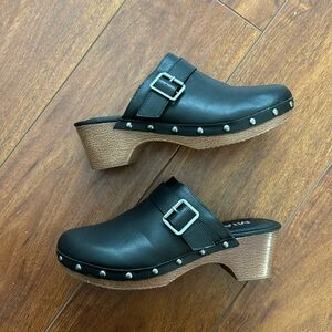 MIA black clogs